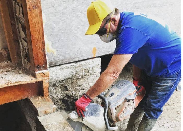 cutting concrete with saw